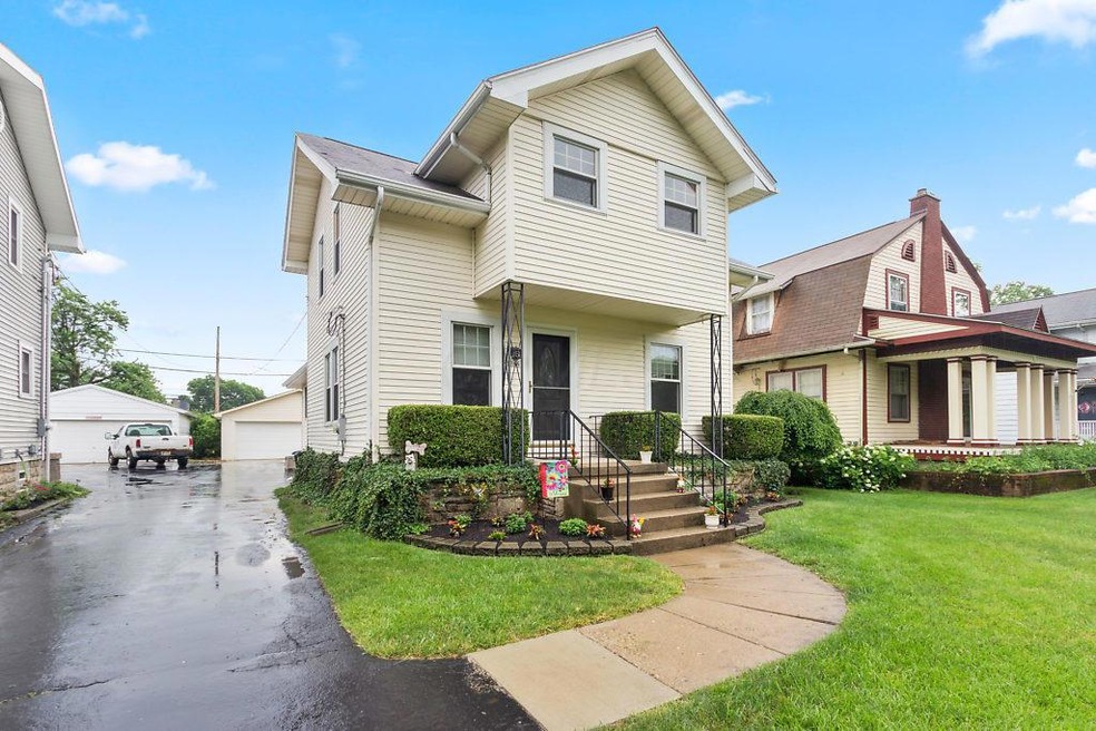 Welcome to 1288 Broadview Ave!