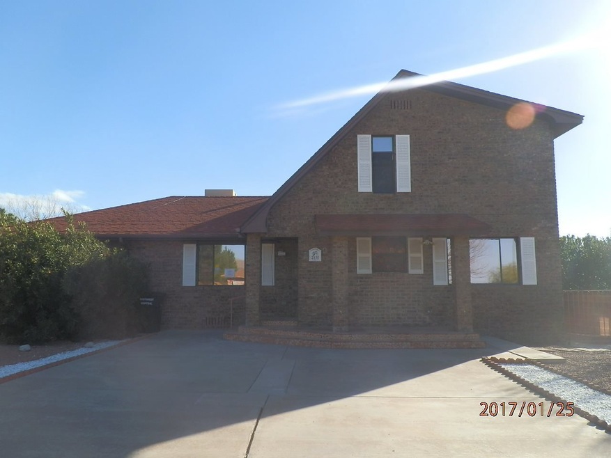 2130 Hickory Dr, Alamogordo, NM 88310 - photo 1