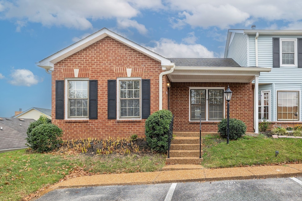 Very seldom does a brick, one-level condo become available in beautiful Benton Hall which is situated across from Graymere Country Club.  This home is priced correctly to sell.