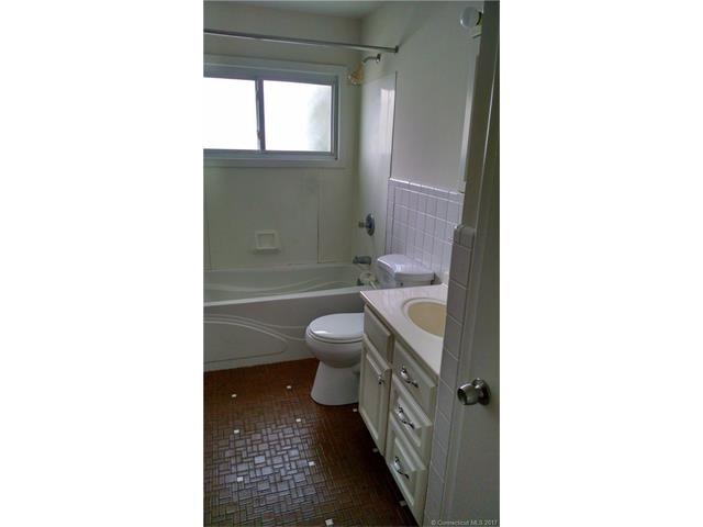 152 Anna Ave, Waterbury, CT 06708 - photo 1