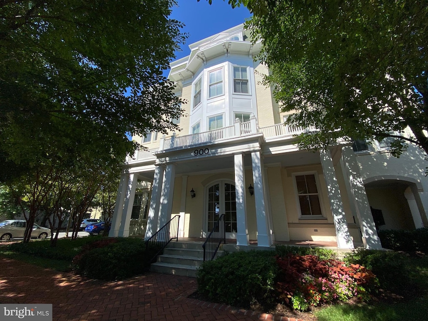 900 N Washington St unit 102E, Alexandria, VA 22314 - photo 1
