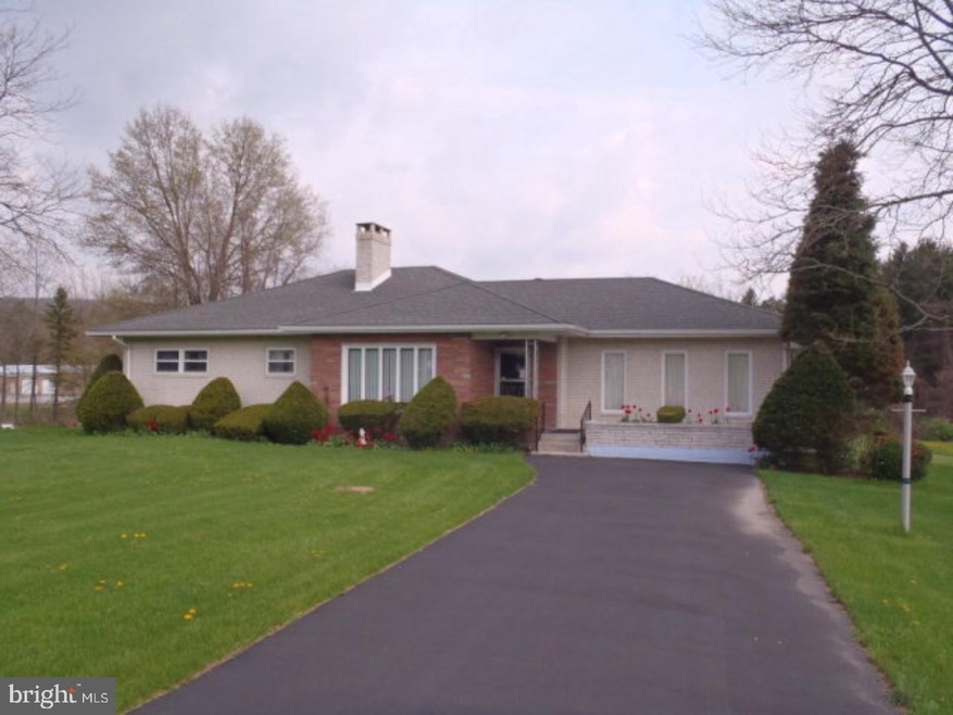 739 Penn Dr, Tamaqua, PA 18252 - photo 1