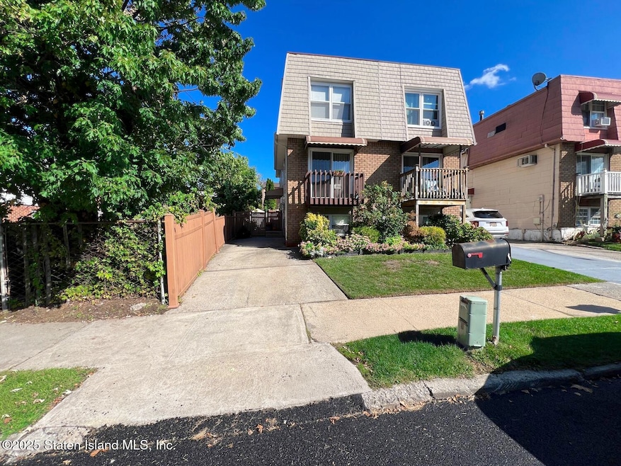 Pending $599,900 • Co-Listing Agent