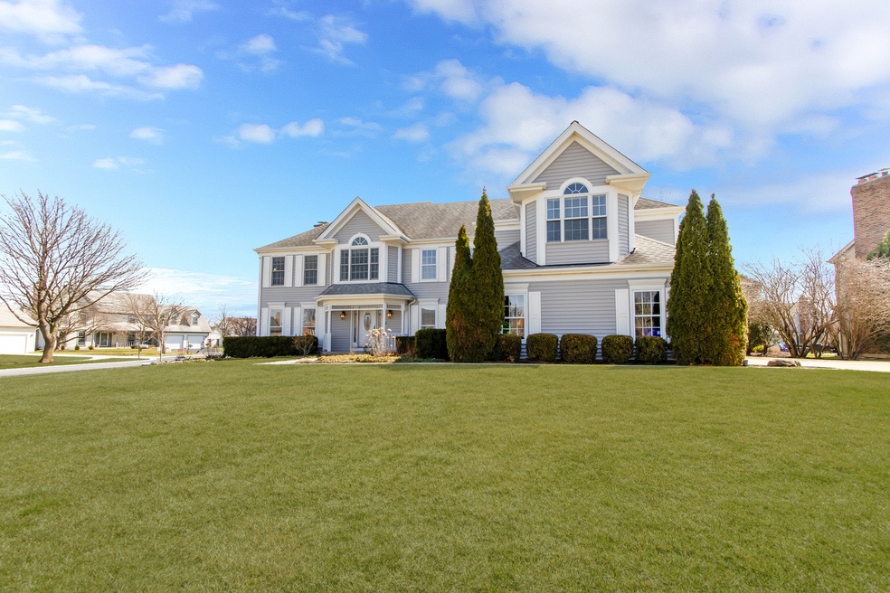 38 Christina Cir, Wheaton, IL 60189 - photo 1