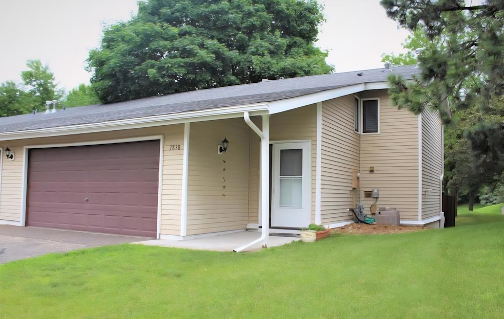 7838 Dunmore Rd, Woodbury, MN 55125 - photo 1