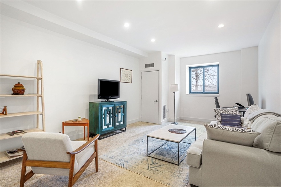 Parris Landing unit 5203, Charlestown, MA 02129 - photo 1