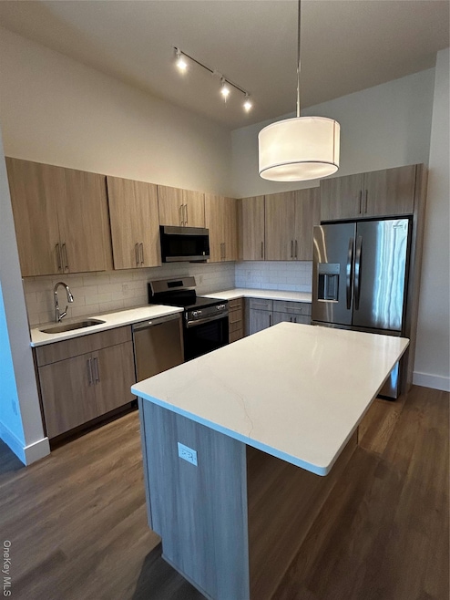 Greenview Estate House, Oakdale, NY 11769 - photo 1