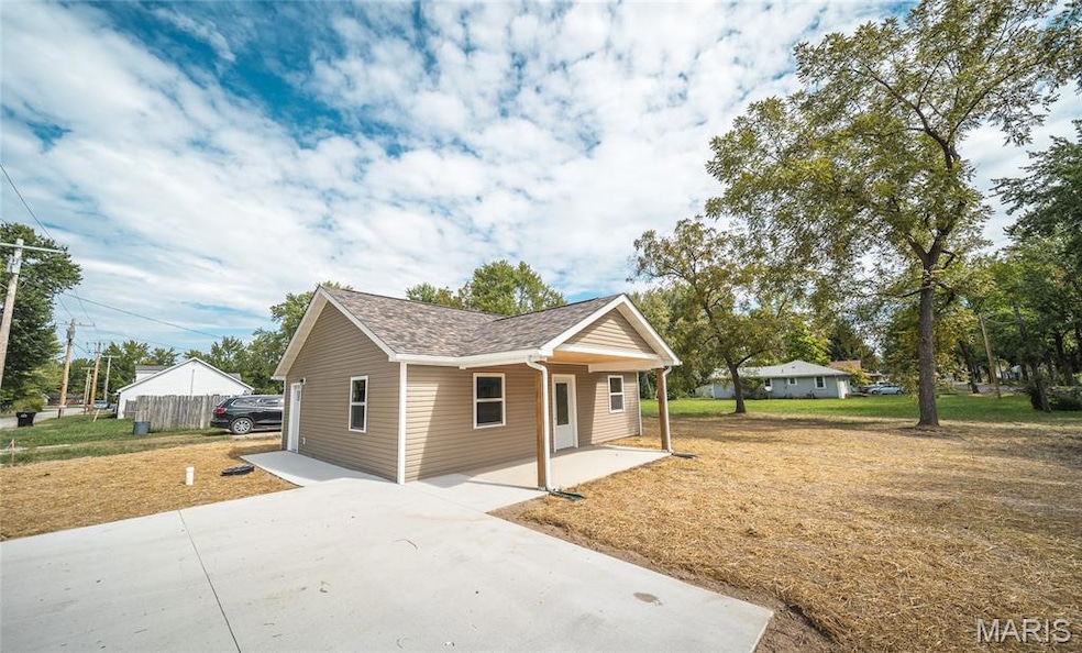 94 S Carson St, Saint James, MO 65559 - photo 1