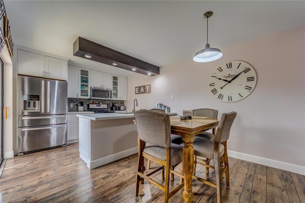 Kitchen/Dining Area
