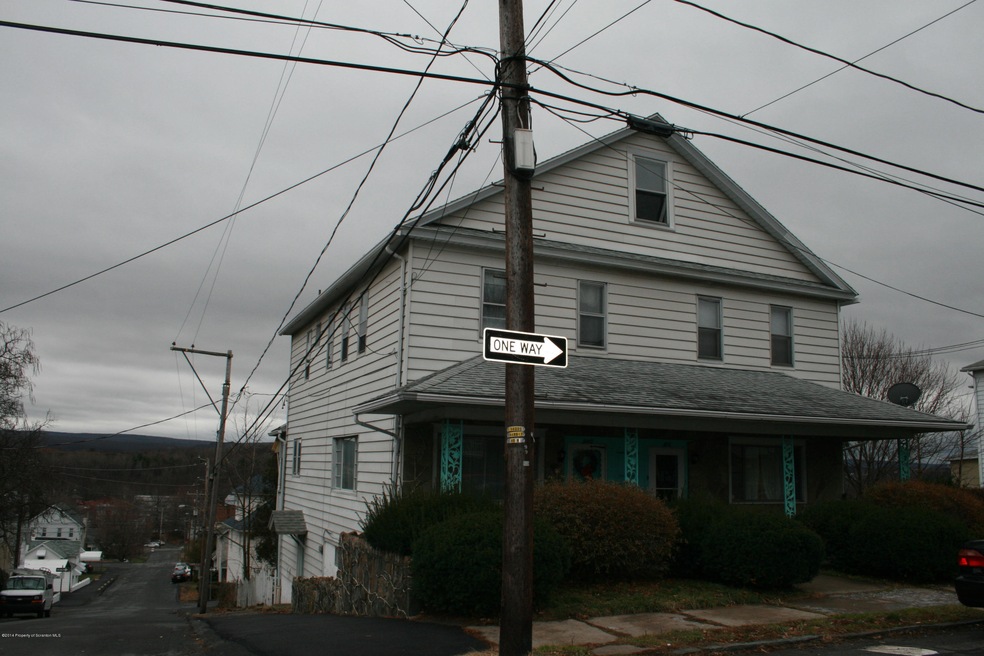 978 Carmalt St, Scranton, PA 18519 - photo 1