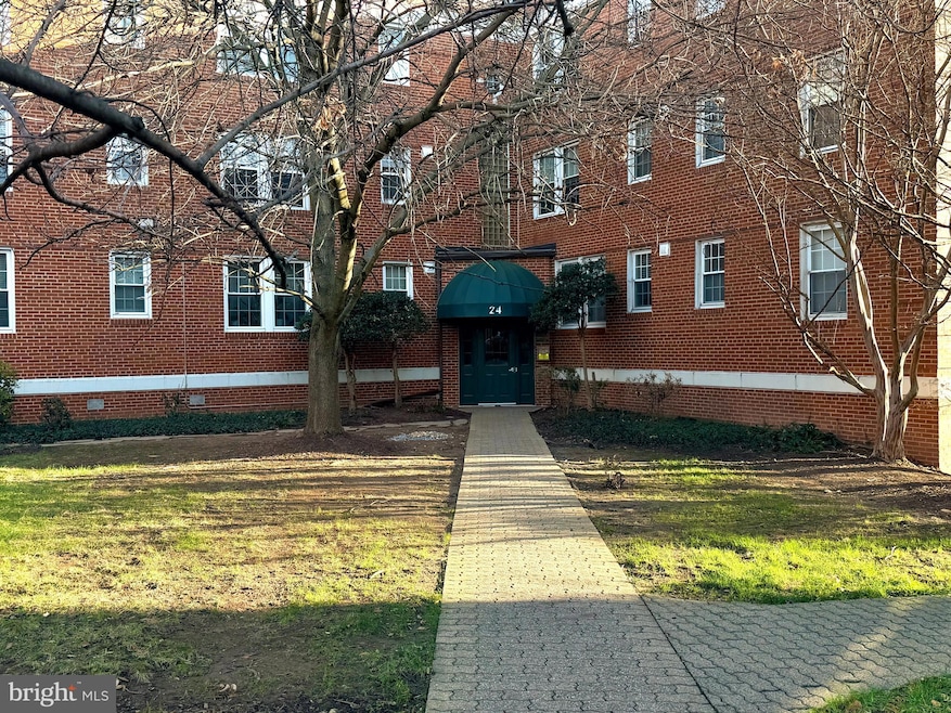 24 S Old Glebe Rd unit 202C, Arlington, VA 22204 - photo 1