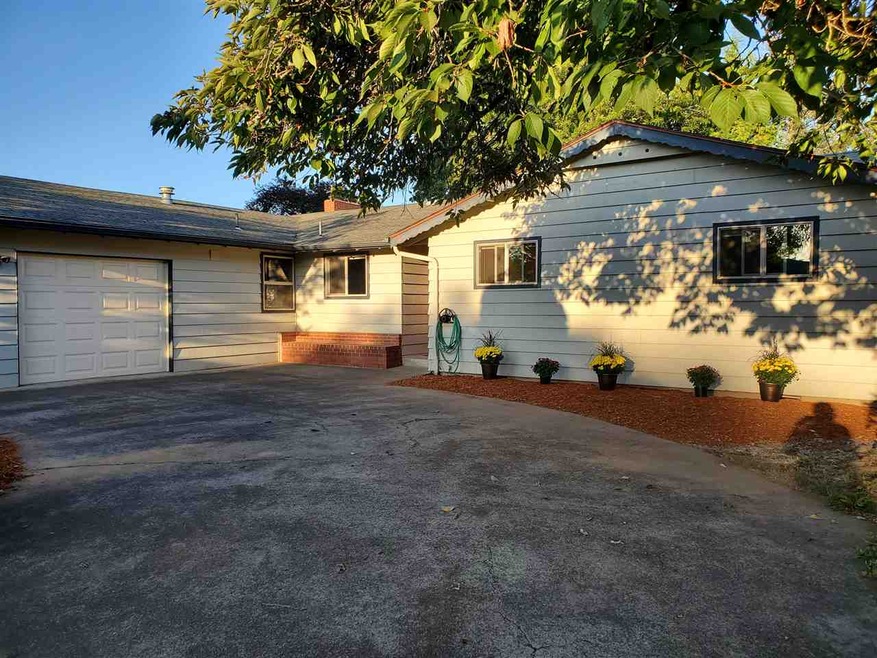 175 SE Fir Villa Rd, Dallas, OR 97338 - photo 1