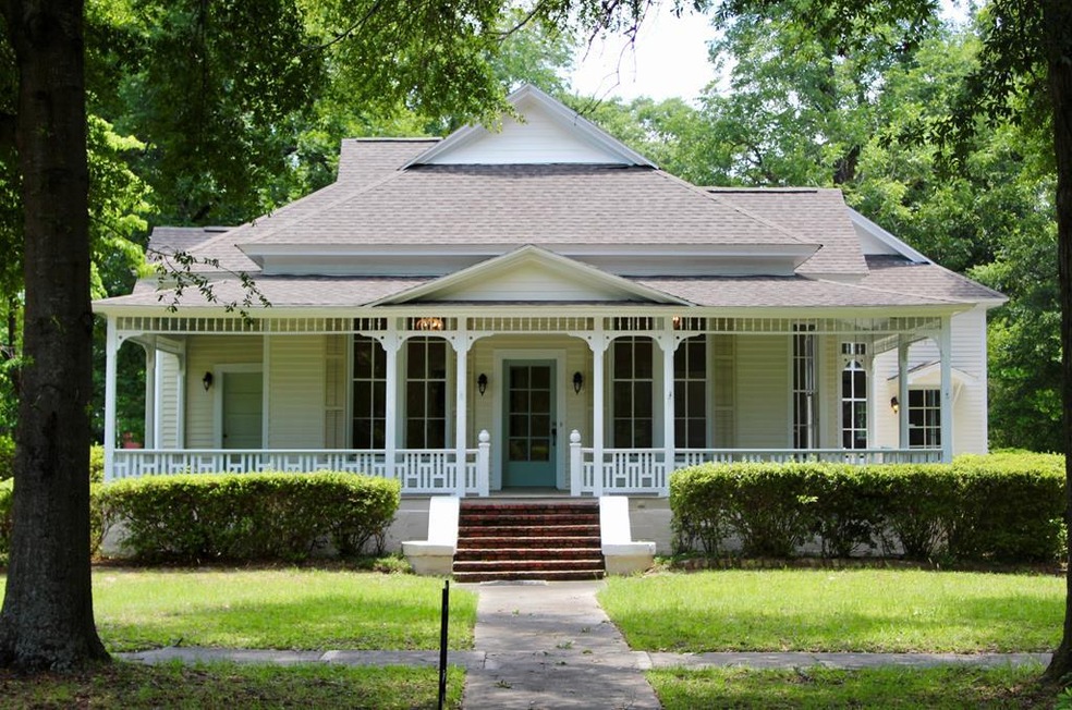 725 N Eufaula Ave, Eufaula, AL 36027 - photo 1