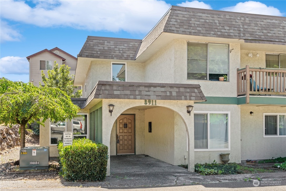 8911 Holly Dr unit 202, Everett, WA 98208 - photo 1
