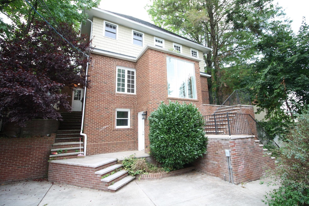 Welcome to 3443 Hylan Blvd!