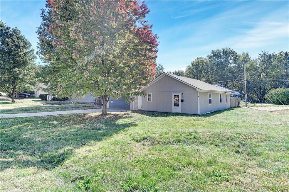 301 E 82nd St, Kansas City, MO 64114 - photo 1