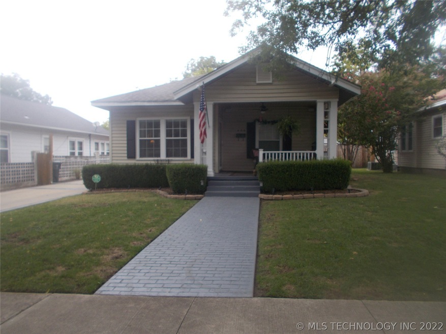 406 E 6th St, Claremore, OK 74017 - photo 1