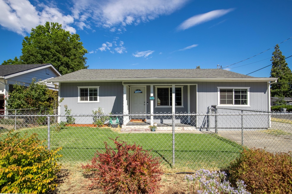 615 SW Alder St, Grants Pass, OR 97526 - photo 1