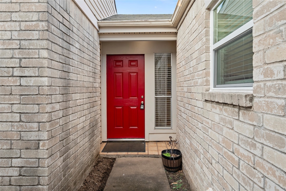 12143 Stone West Dr, Houston, TX 77035 - photo 1