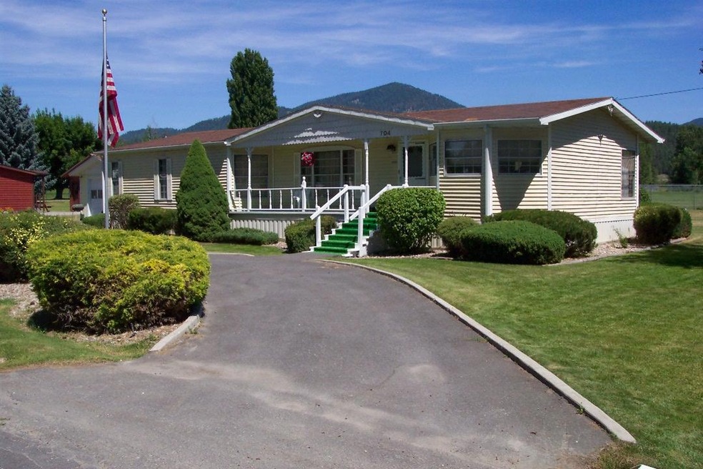 FRONT OF HOUSE