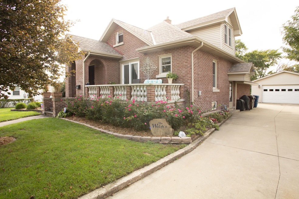Classic Brick with columned Front Porch!