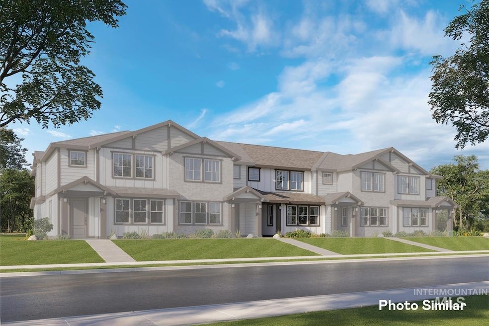 Townhome / multi-family property with a front yard