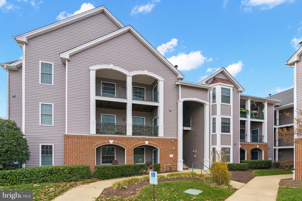 20447 Chesapeake Square unit 201, Sterling, VA 20165 - photo 1