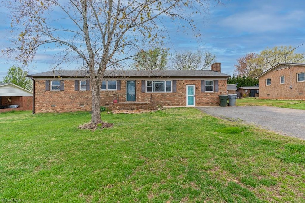 517 Jordan Ave, Asheboro, NC 27203 - photo 1