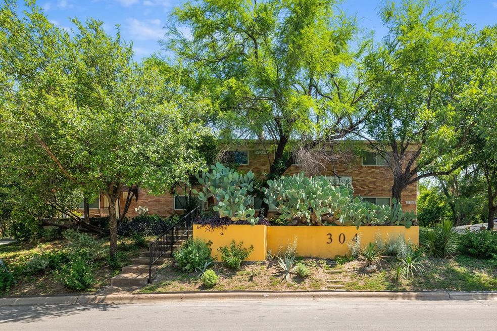 304 E 33rd St unit 10, Austin, TX 78705 - photo 1