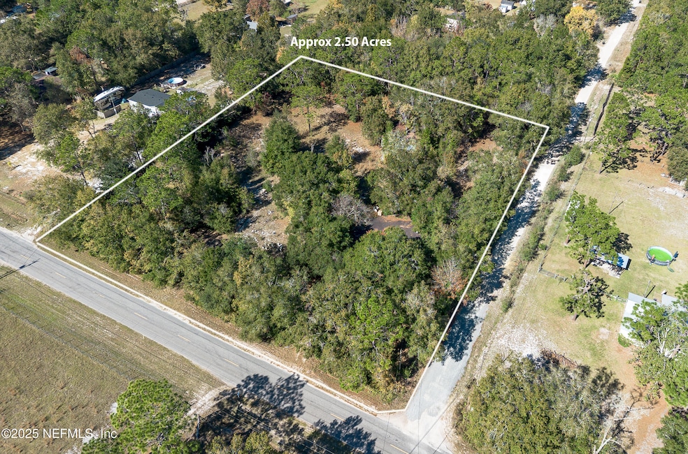 Ext Lot Right Corner