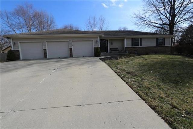 507 S Monroe St, Raymore, MO 64083 - photo 1