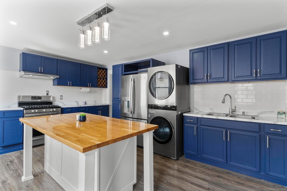 160 Easton Ave unit 2, Waterbury, CT 06704 - photo 1