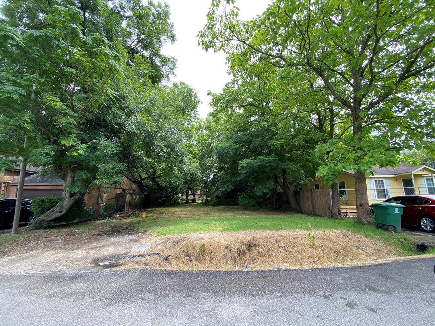 710 Neyland St, Houston, TX 77022 - photo 1
