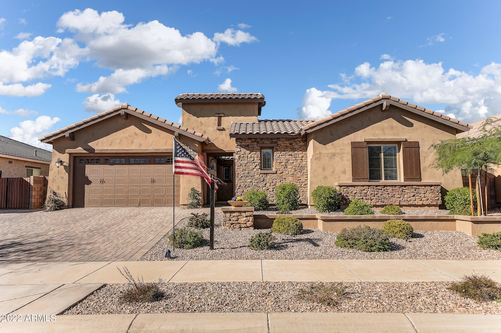 101-FrontCenter_Exterior