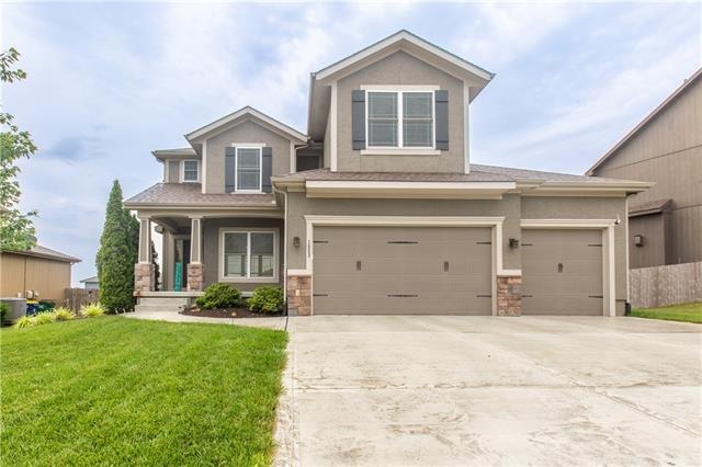 1533 SW Whistle Dr, Lees Summit, MO 64082 - photo 1