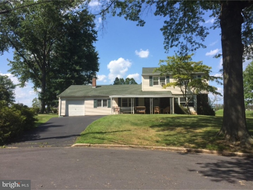 8 Birchwood Cir, Norristown, PA 19401 - photo 1