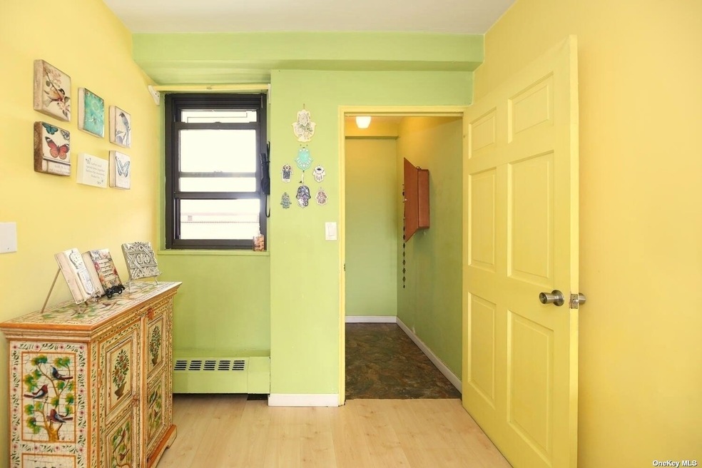 Park City Estates unit 6H, Rego Park, NY 11374 - photo 1