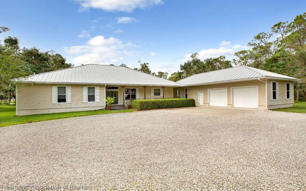 333 Holmes Ave, Lake Placid, FL 33852 - photo 1