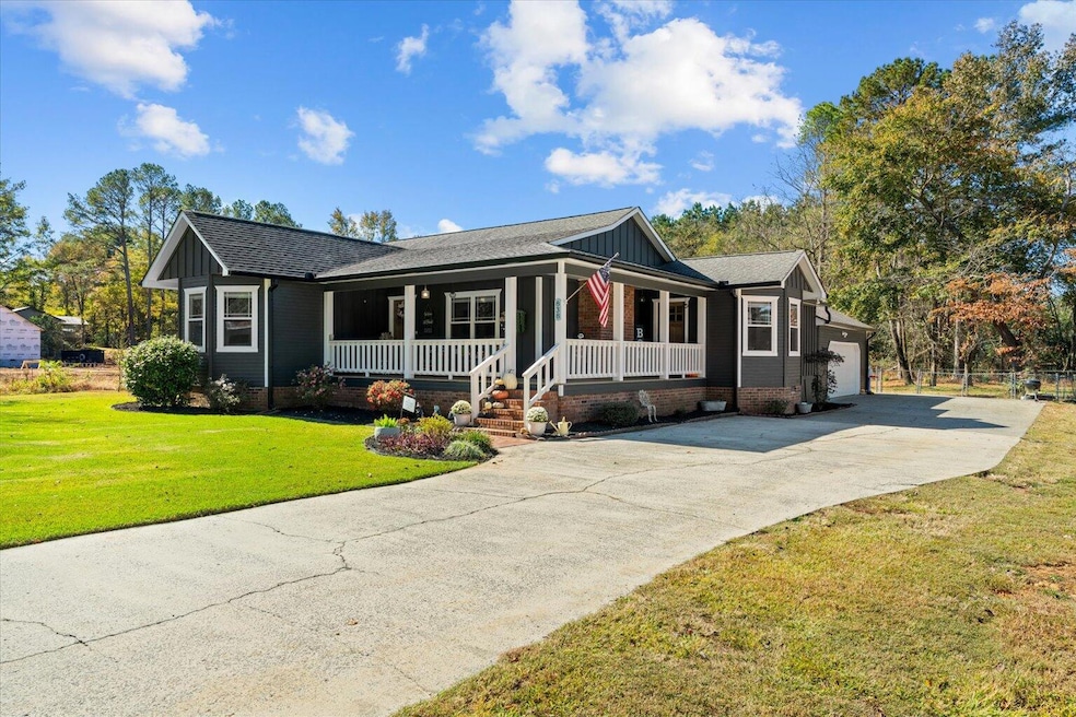 838 Wildwood Dr, Chatsworth, GA 30705 - photo 1