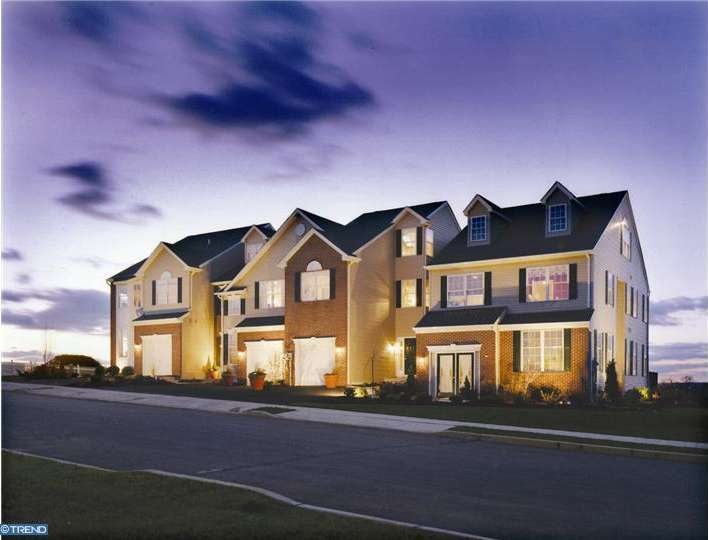 5439 Spring Ridge Dr W, Macungie, PA 18062 - photo 1