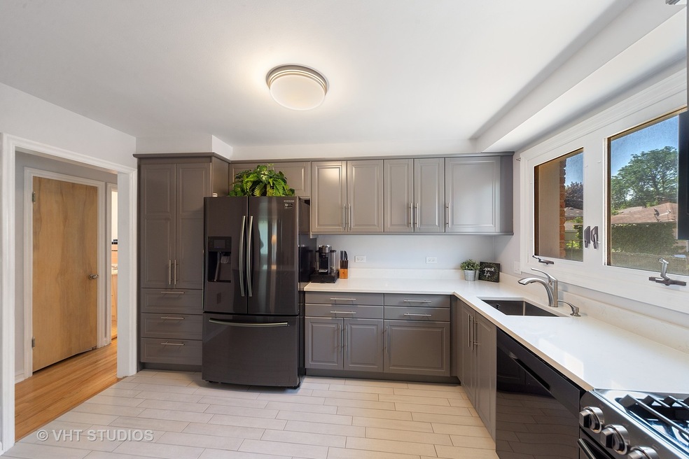 1767 Spruce Ave, Des Plaines, IL 60018 - photo 1