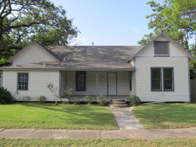 317 W Sidnor St, Alvin, TX 77511 - photo 1