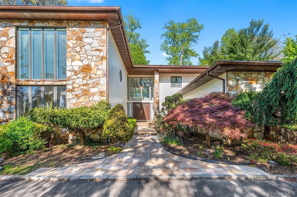 Pending $2,998,000 • Co-Listing Agent