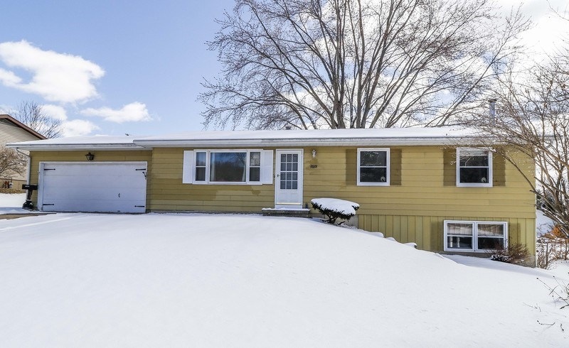 2622 S Elmwood Cir W, Cross Plains, WI 53528 - photo 1