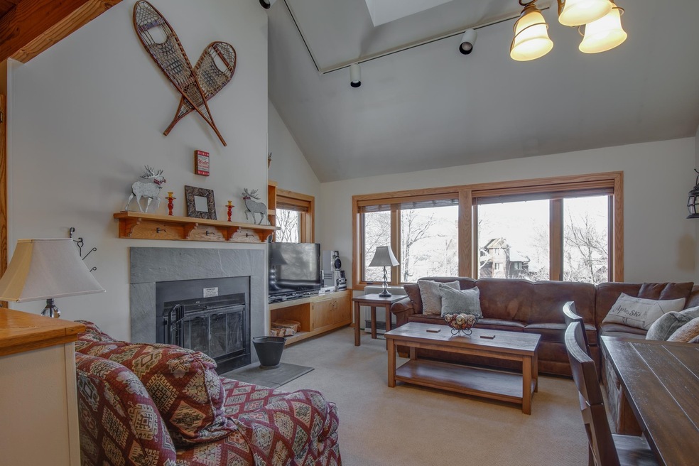 Bright, spacious and has a phenomenal view!