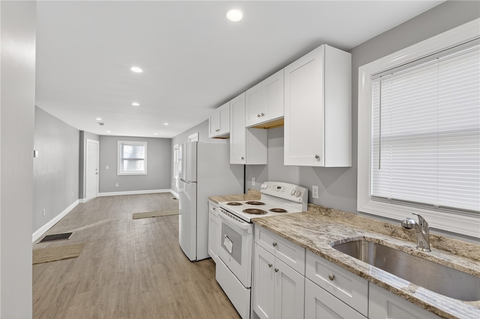 122 Brookside Ave, West Warwick, RI 02893 - photo 1