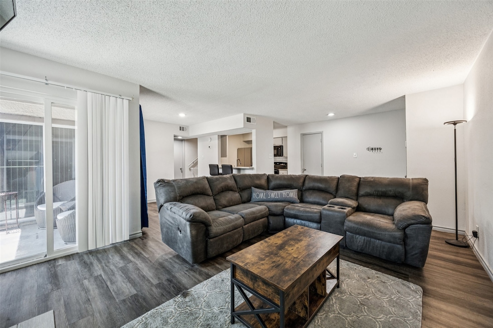 6050 Melody Ln unit 107, Dallas, TX 75231 - photo 1