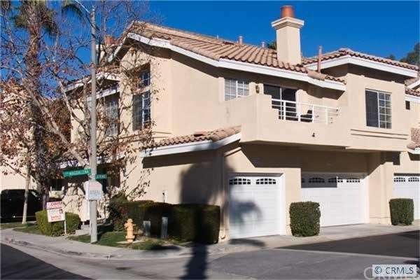 Front Entry, end unit, one car direct access garag