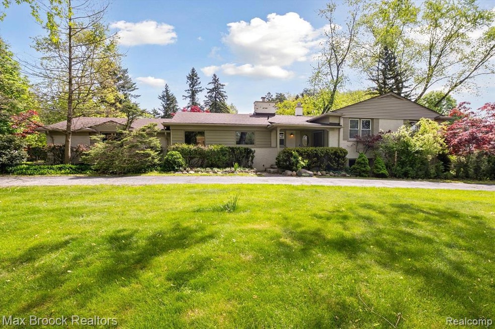 30700 Kirk Ln, Franklin, MI 48025 - photo 1