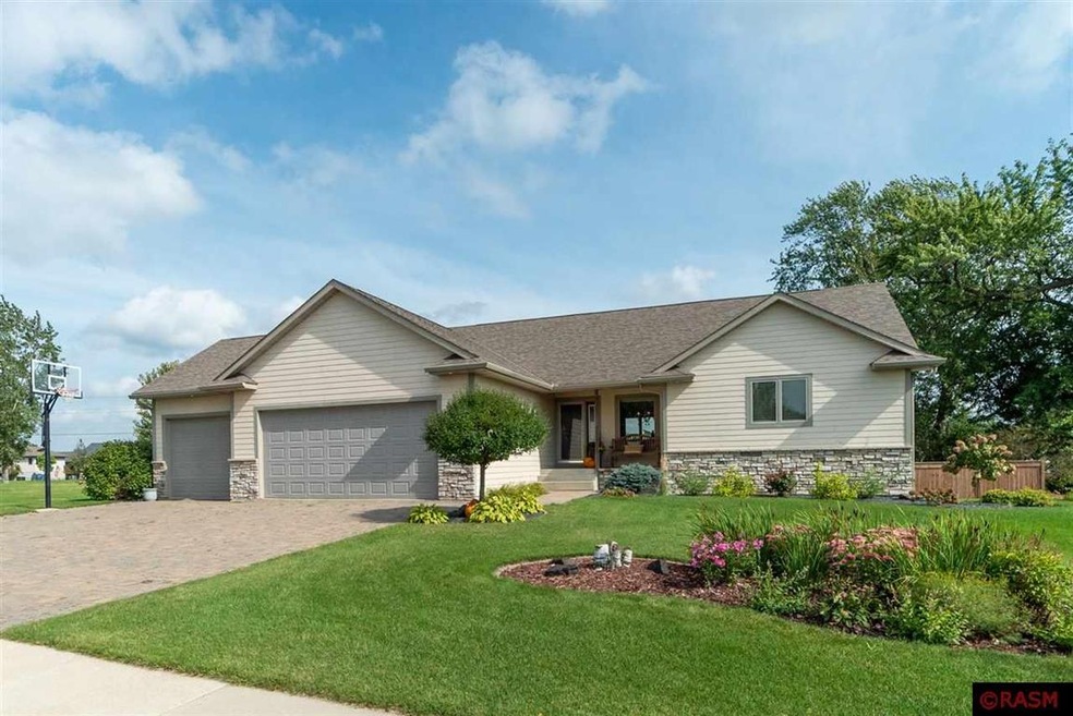 429 Woodhaven Ln, Mankato, MN 56001 - photo 1